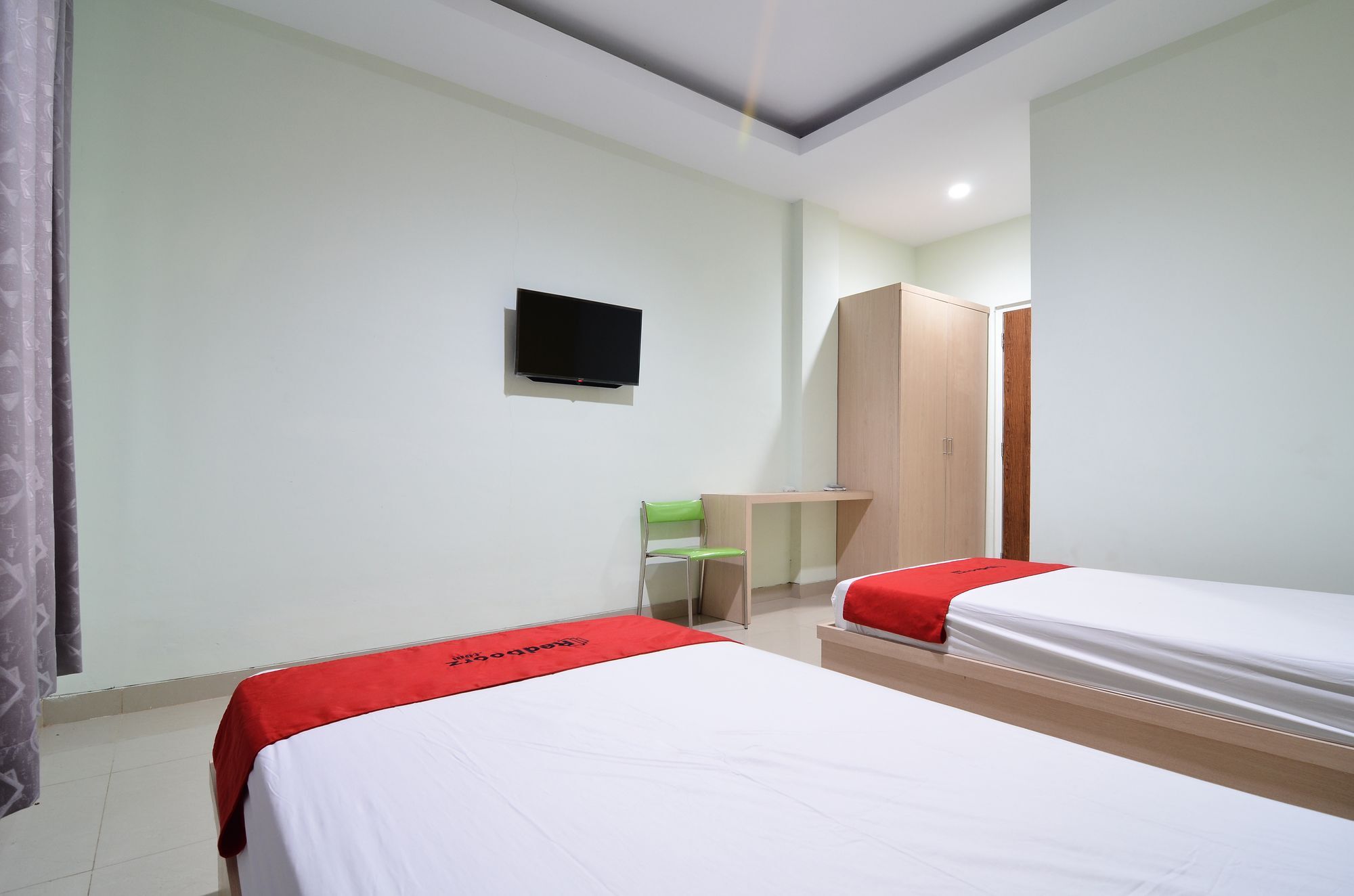 Отель Reddoorz Near Museum Keraton Surakarta Surakarta  Экстерьер фото